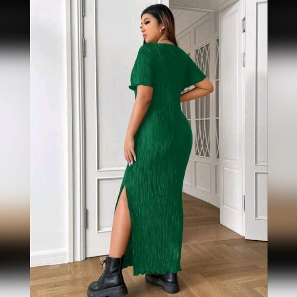 Elegant Green Maxi Dress - Picture 2 of 6